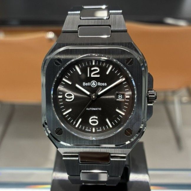 Bell & Ross BR-05 セラミックの輝き