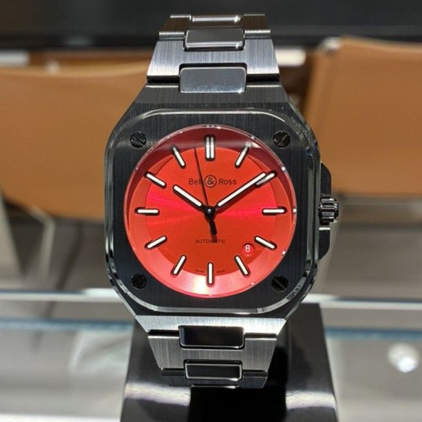 Bell & Ross BR-05 セラミックの輝き